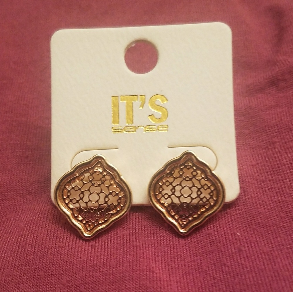 ๐ LAST 1!! ๐ Dainty Marquee Filigree Earrings - Picture 1 of 2